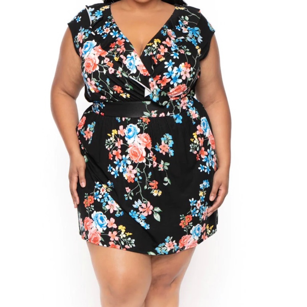 Beautiful dress 2X new w/o tags